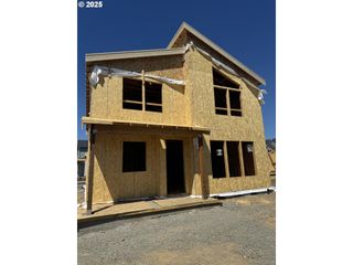 8230 Se ORION Ln Se, Hillsboro, OR 97123