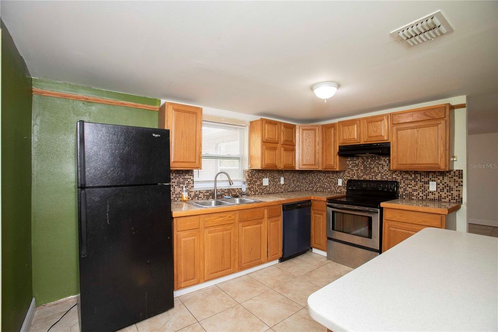 Image 11 of property listing at 11214 LINDEN LANE, Port Richey, FL 34668