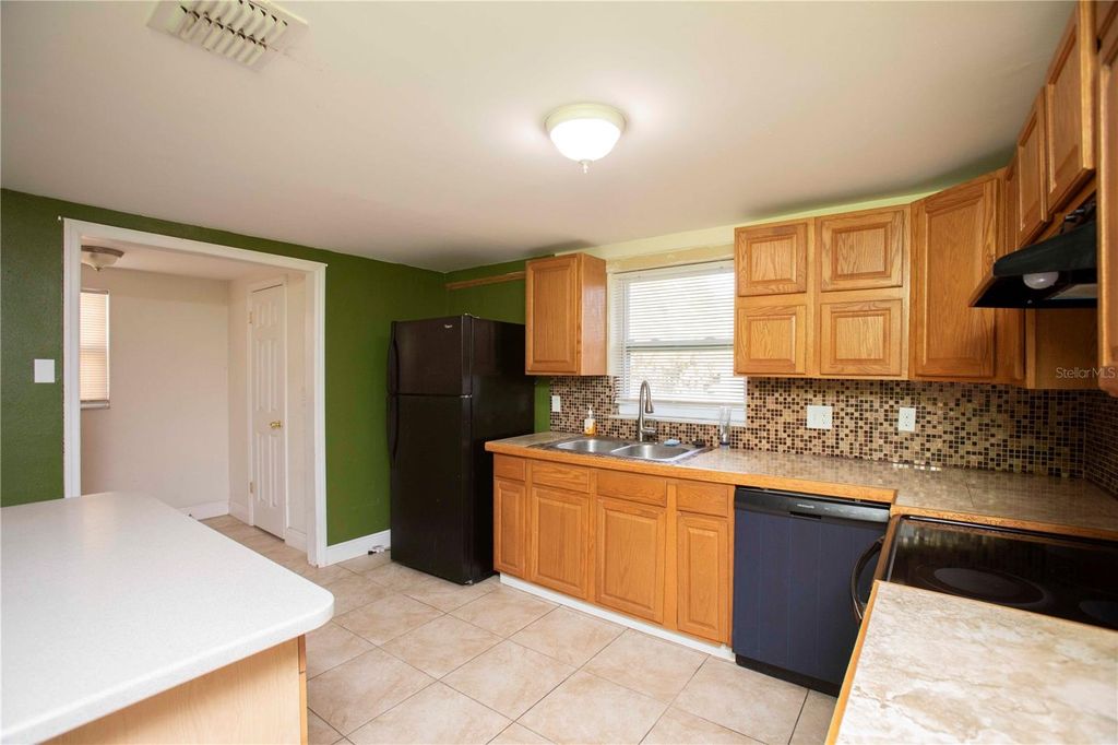 Image 10 of property listing at 11214 LINDEN LANE, Port Richey, FL 34668