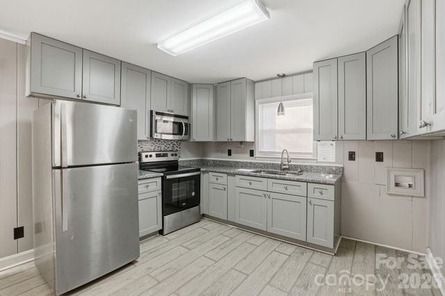 4821 Woodway Place, Charlotte, NC 28208