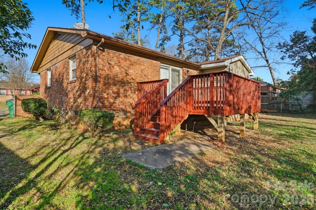 4821 Woodway Place, Charlotte, NC 28208