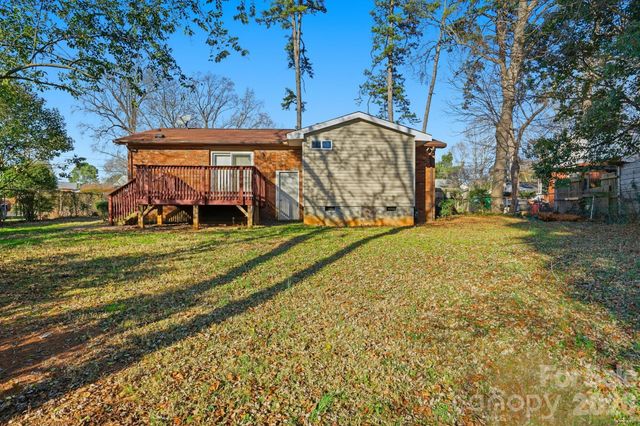 4821 Woodway Place, Charlotte, NC 28208