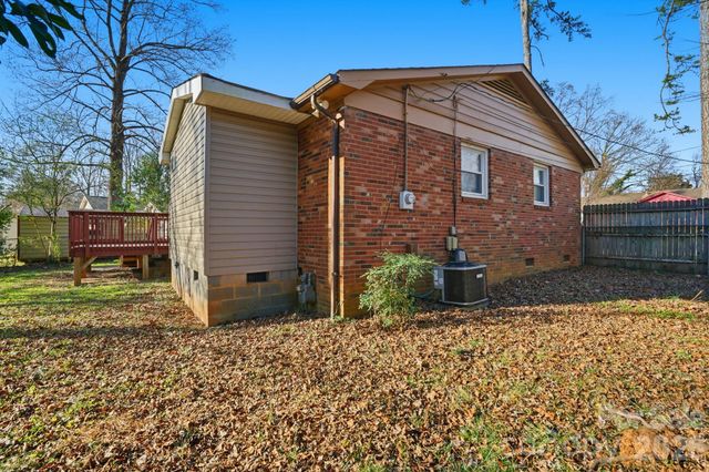 4821 Woodway Place, Charlotte, NC 28208