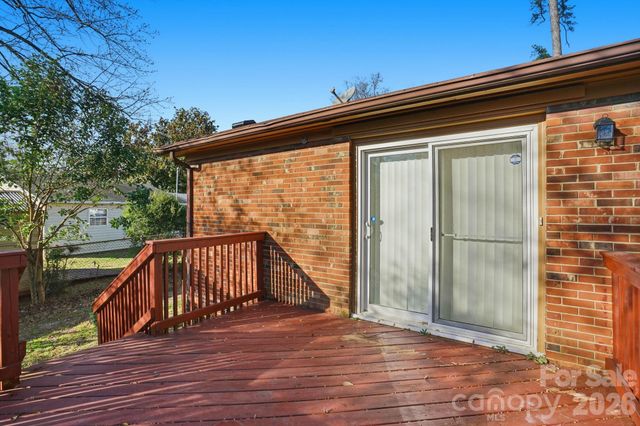 4821 Woodway Place, Charlotte, NC 28208