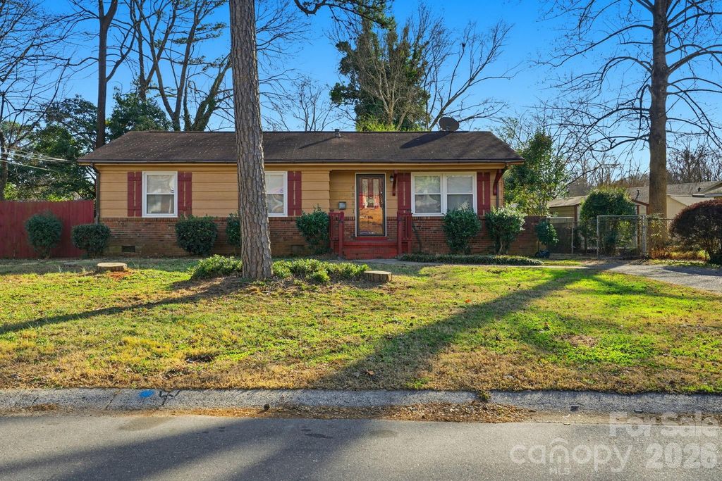 4821 Woodway Place, Charlotte, NC 28208