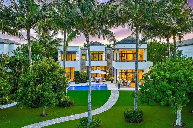 14646 Watermark Way, Palm Beach Gardens, FL 33410