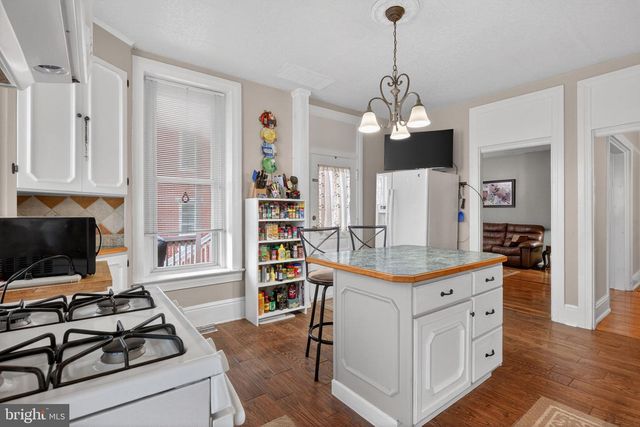 121 N MAIN ST, Red Lion, PA 17356