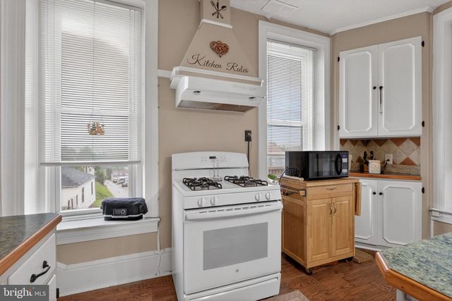 121 N MAIN ST, Red Lion, PA 17356