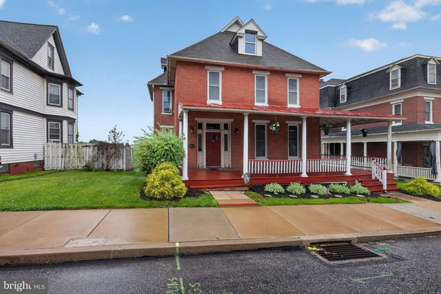 121 N MAIN ST, Red Lion, PA 17356