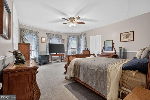 121 N MAIN ST, Red Lion, PA 17356