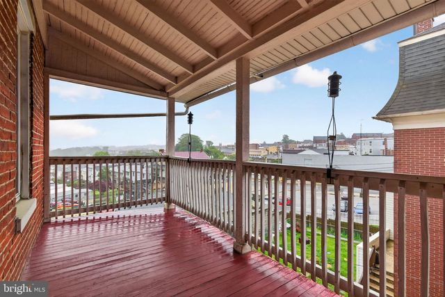 121 N MAIN ST, Red Lion, PA 17356