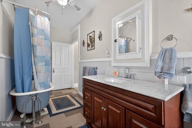 121 N MAIN ST, Red Lion, PA 17356