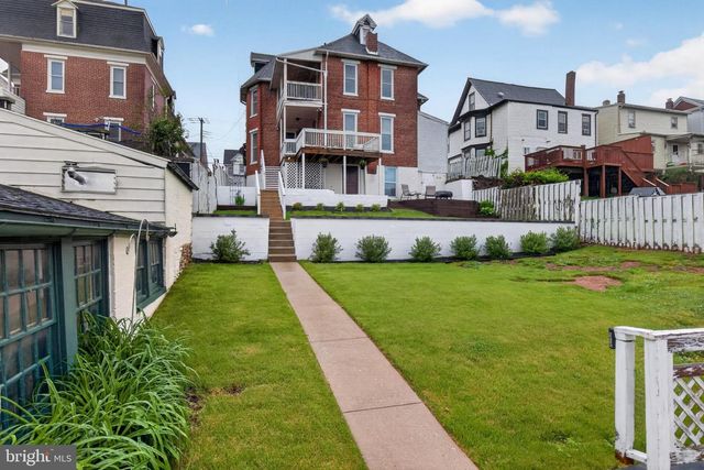 121 N MAIN ST, Red Lion, PA 17356