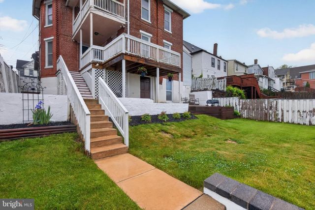 121 N MAIN ST, Red Lion, PA 17356