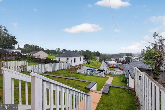 121 N MAIN ST, Red Lion, PA 17356