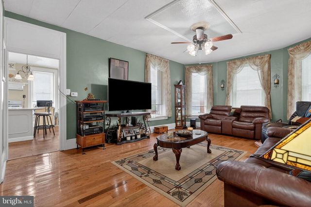 121 N MAIN ST, Red Lion, PA 17356