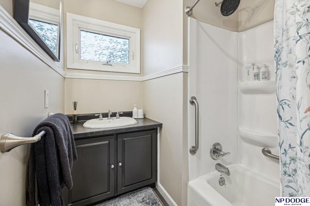 1038 N 75 Street, Omaha, NE 68114