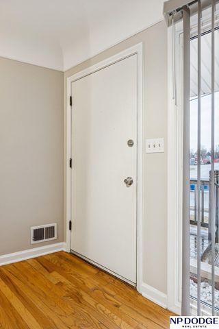 1038 N 75 Street, Omaha, NE 68114