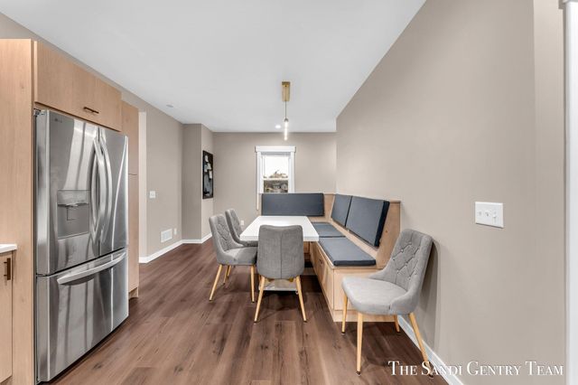 300 N 7th Street Unit 2 - Upper, Grand Haven, MI 49417