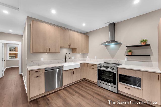 300 N 7th Street Unit 2 - Upper, Grand Haven, MI 49417