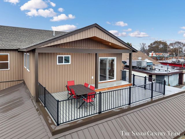 300 N 7th Street Unit 2 - Upper, Grand Haven, MI 49417