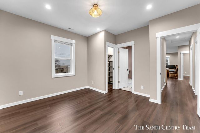 300 N 7th Street Unit 2 - Upper, Grand Haven, MI 49417