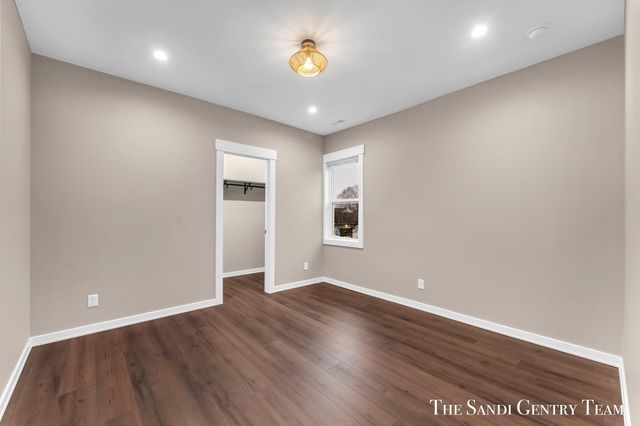 300 N 7th Street Unit 2 - Upper, Grand Haven, MI 49417