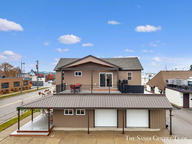 300 N 7th Street Unit 2 - Upper, Grand Haven, MI 49417