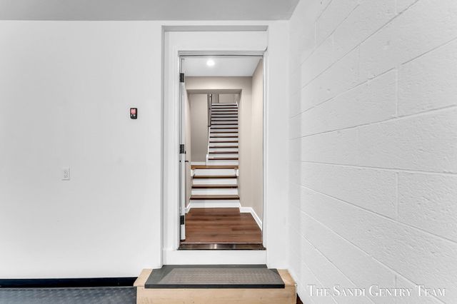 300 N 7th Street Unit 2 - Upper, Grand Haven, MI 49417