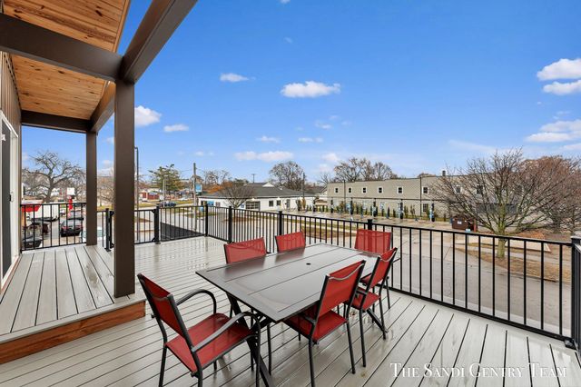 300 N 7th Street Unit 2 - Upper, Grand Haven, MI 49417