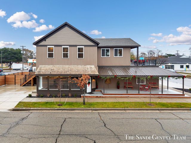 300 N 7th Street Unit 2 - Upper, Grand Haven, MI 49417