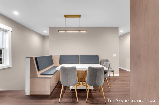 300 N 7th Street Unit 2 - Upper, Grand Haven, MI 49417