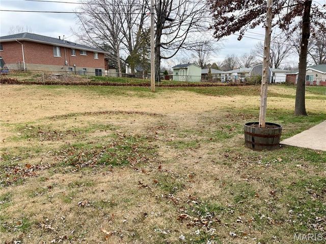 3015 Peal Drive, St Louis, MO 63125