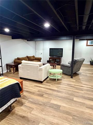 3015 Peal Drive, St Louis, MO 63125