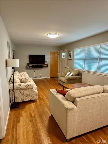 3015 Peal Drive, St Louis, MO 63125