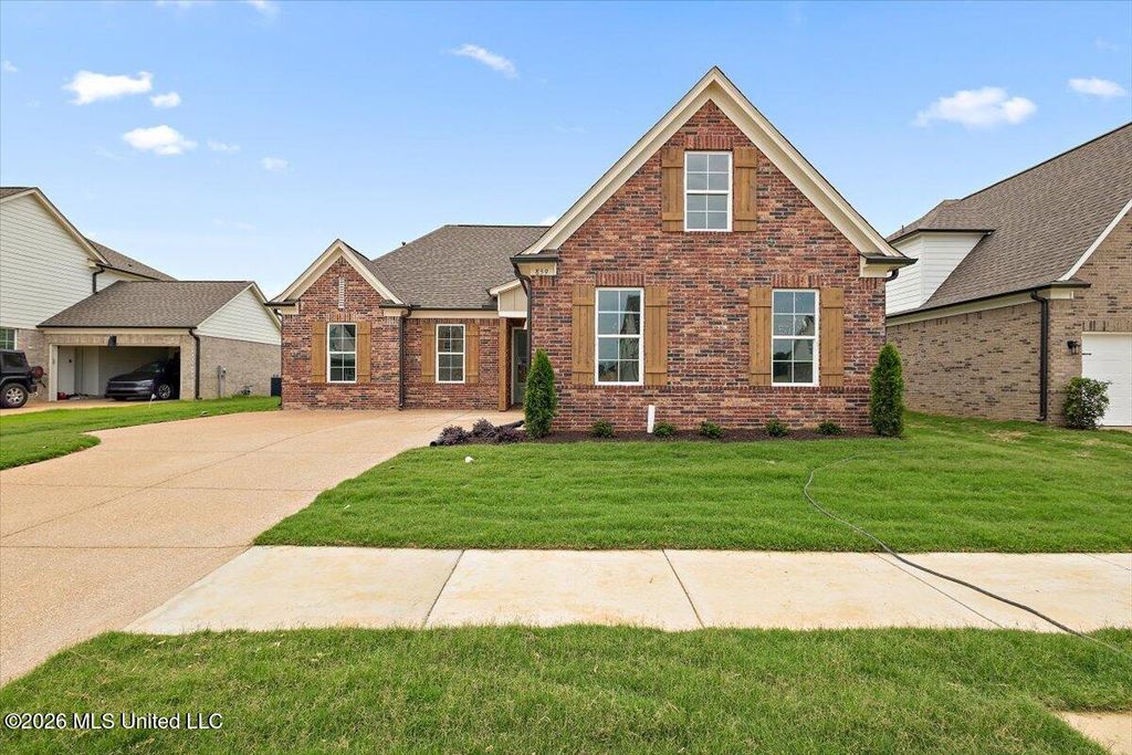 933 Coahoma Court, Nesbit, MS 38651 — photo 2
