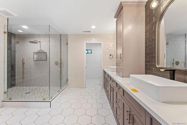 3006 Skycrest Drive, Fallbrook, CA 92028
