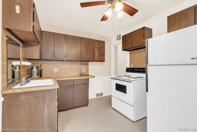 1407 Minnie Street, Port Huron, MI 48060