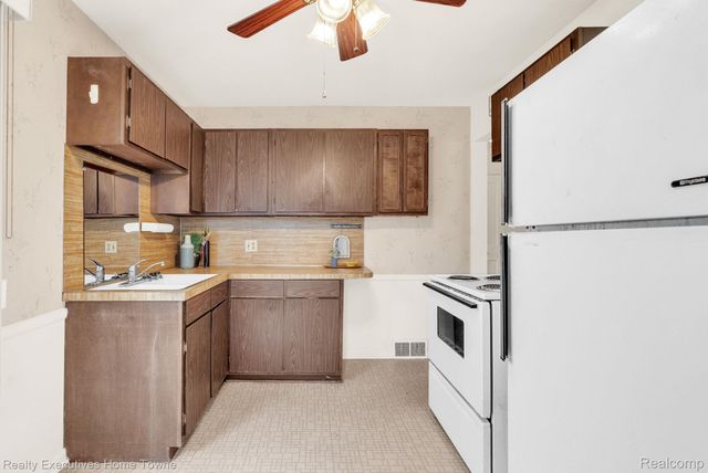 1407 Minnie Street, Port Huron, MI 48060