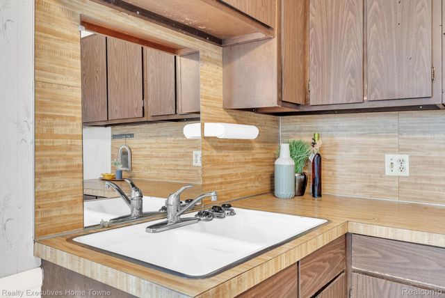 1407 Minnie Street, Port Huron, MI 48060