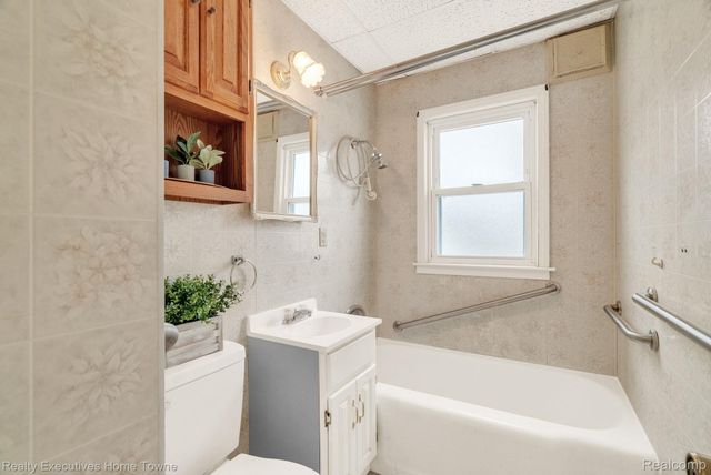 1407 Minnie Street, Port Huron, MI 48060