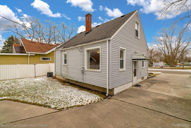 1407 Minnie Street, Port Huron, MI 48060