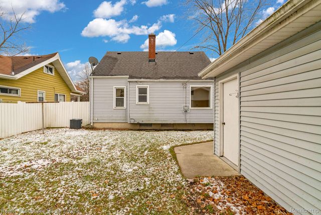 1407 Minnie Street, Port Huron, MI 48060