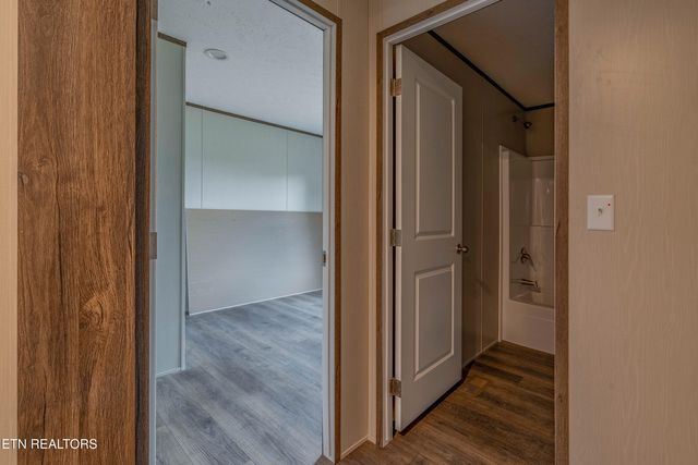 505 E Hemlock St, Lafollette, TN 37766