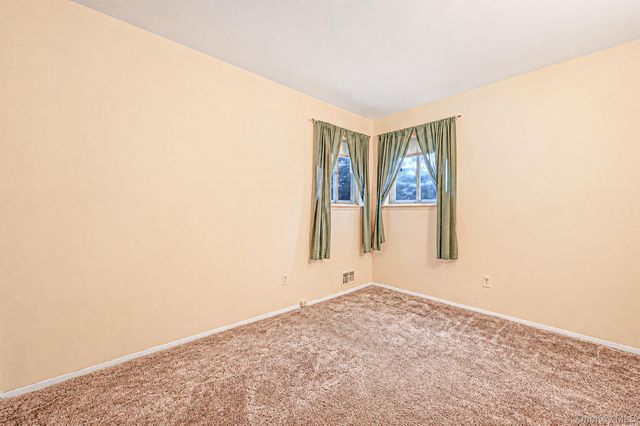 2715 Falcon Avenue, Medford, NY 11763