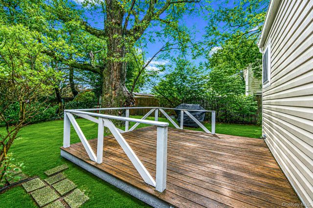 2715 Falcon Avenue, Medford, NY 11763