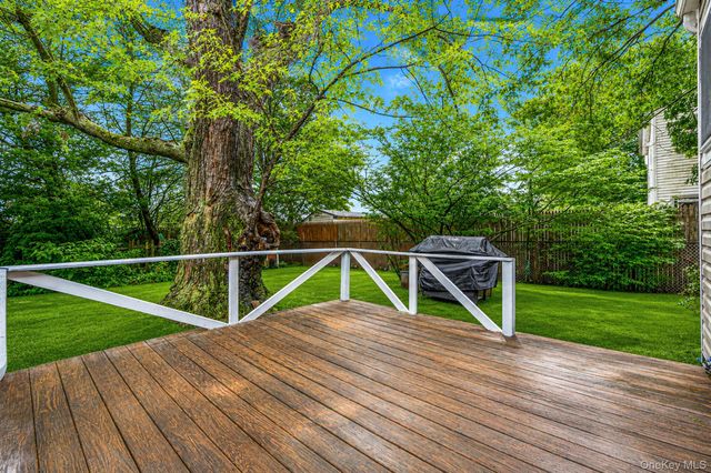 2715 Falcon Avenue, Medford, NY 11763
