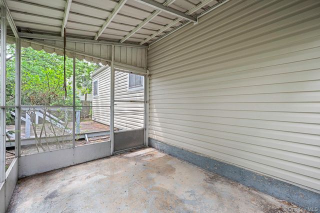 2715 Falcon Avenue, Medford, NY 11763