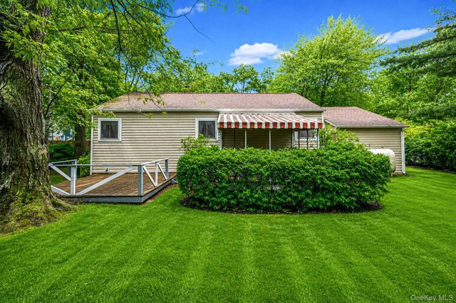 2715 Falcon Avenue, Medford, NY 11763