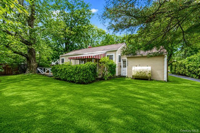 2715 Falcon Avenue, Medford, NY 11763